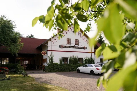 Ze svatby — Svatba Adély a Tomáše, Hostinec Obora, Trpišov