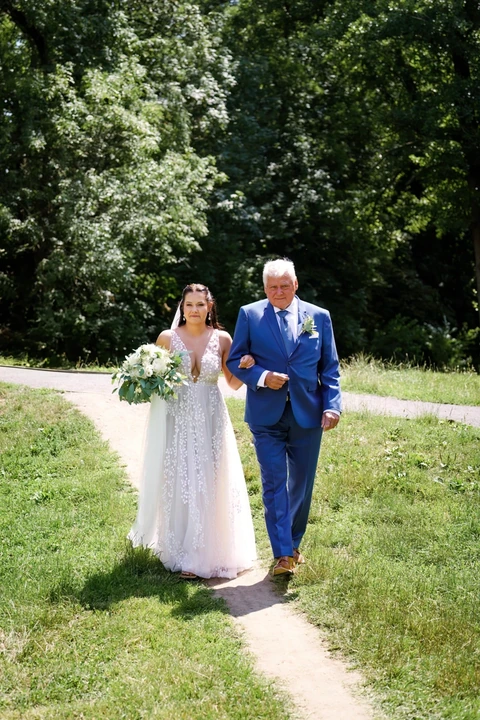Tatínek vede nevěstu