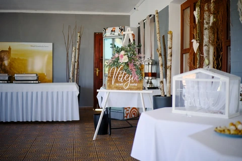 Tabule Vítejte na naši svatbě, restaurace Na Výsluní