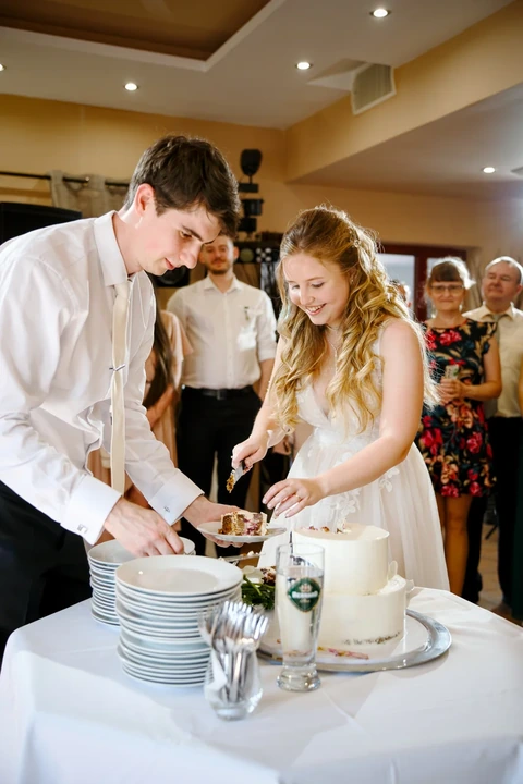 Krájení dortu, restaurace Na výsluní