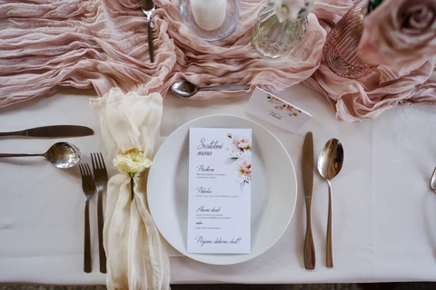 Svatební menu, flat lay