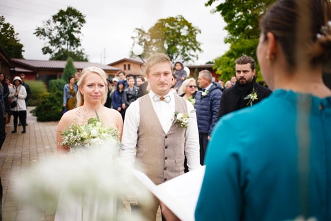 Nevěsta se ženichem během obřadu, Ranč Orlice