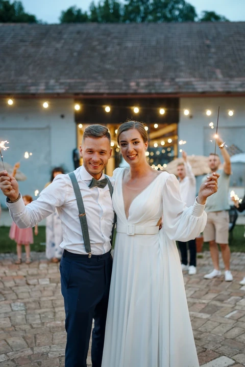 Nevěsta se ženichem s prskavkami, Villa Fresco