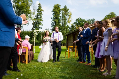 Novomanželé jdou špalírem, Paběnický mlýn