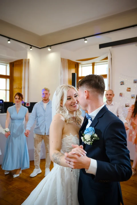 První novomanželský tanec, Štábní domek