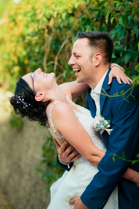 Smích, nevěsta