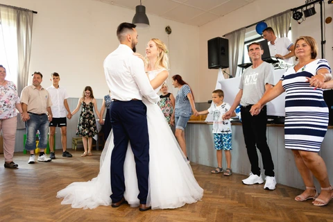 První novomanželský tanec