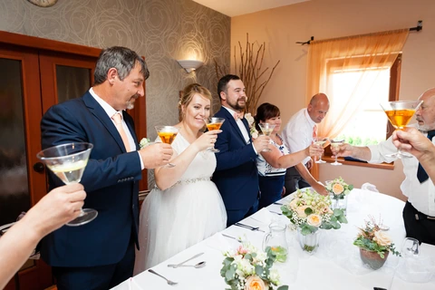 Svatební přípitek, restaurace Na Výsluní