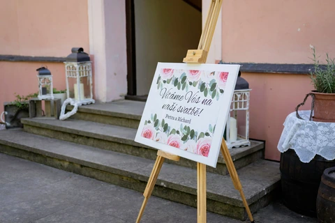 Uvítací tabule, zámeček Klokočov