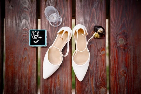 Detail bot nevěsty, flat lay