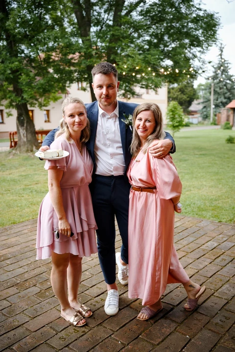 Portrét svatebních hostů, dámy