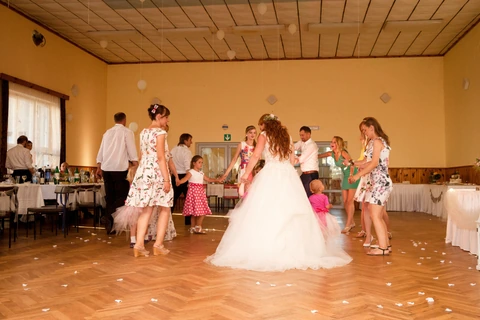 Tancování na svatbě, fotograf Břetislav Válek