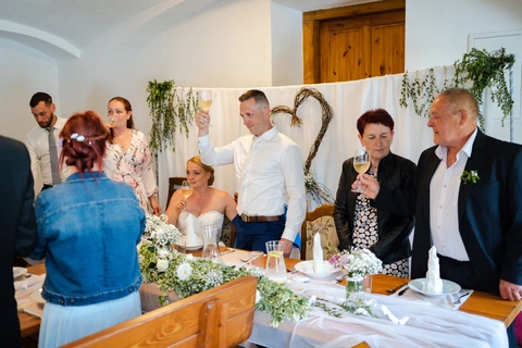 Novomanželský přípitek, Sládků statek