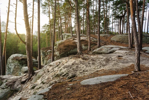 Na vrchu Hrnčířovy skály, Toulovcovy Maštale